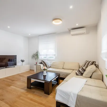 With Parking Space Solin, Split - 21445 Appartamento